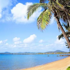 Hotel Harbour Lights Caravan Park